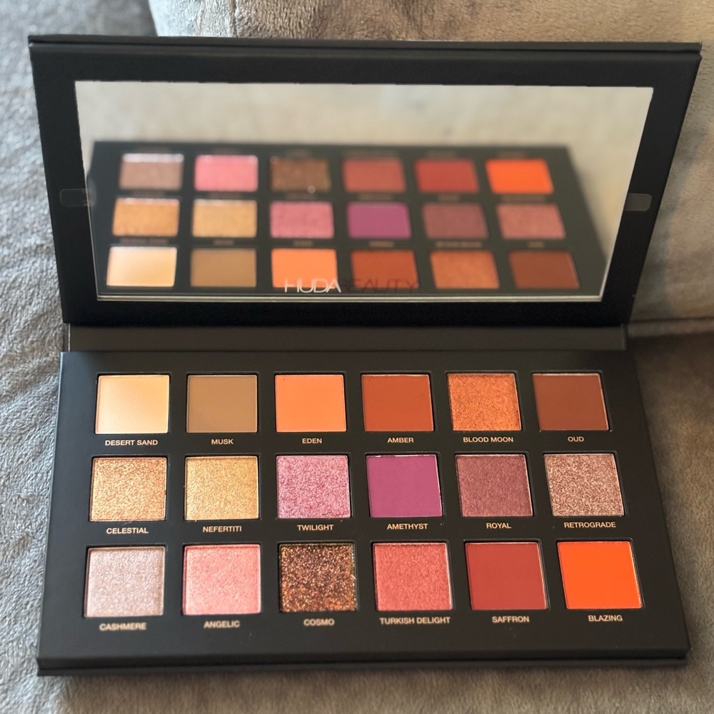 Hudabeauty Desert Dusk Palette original packaging, new never touched or used.
